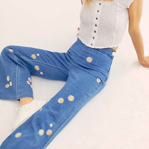 SOLD Free People Daisy Fields Jeans - Picture 2 of 6